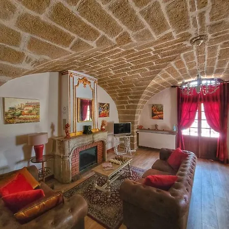 Le Mas Blanc Apartment *